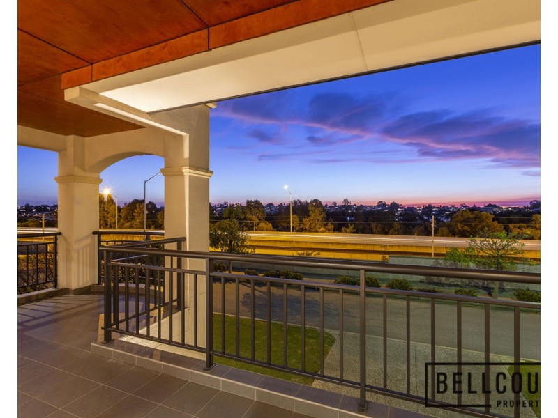 17 Stitfold Promenade, Salter Point WA 6152