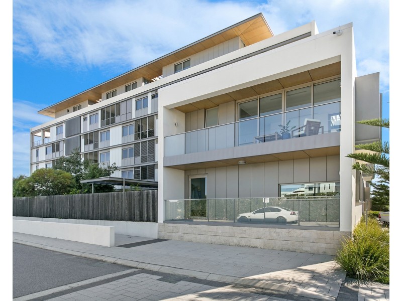 23/23 Ocean Drive, North Coogee WA 6163