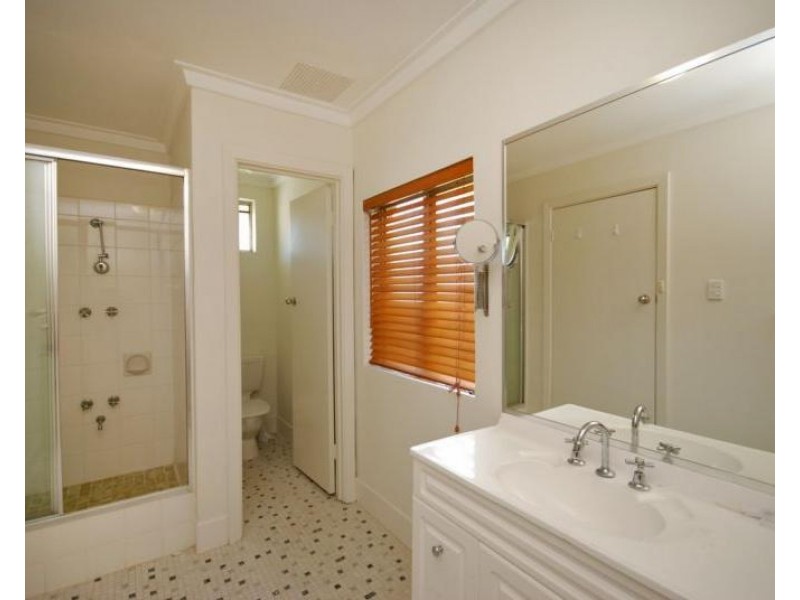 11/413 Canning Highway, Como WA 6152