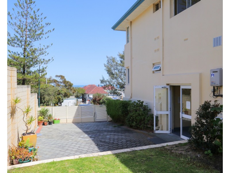 24/15 Eric Street, Cottesloe WA 6011