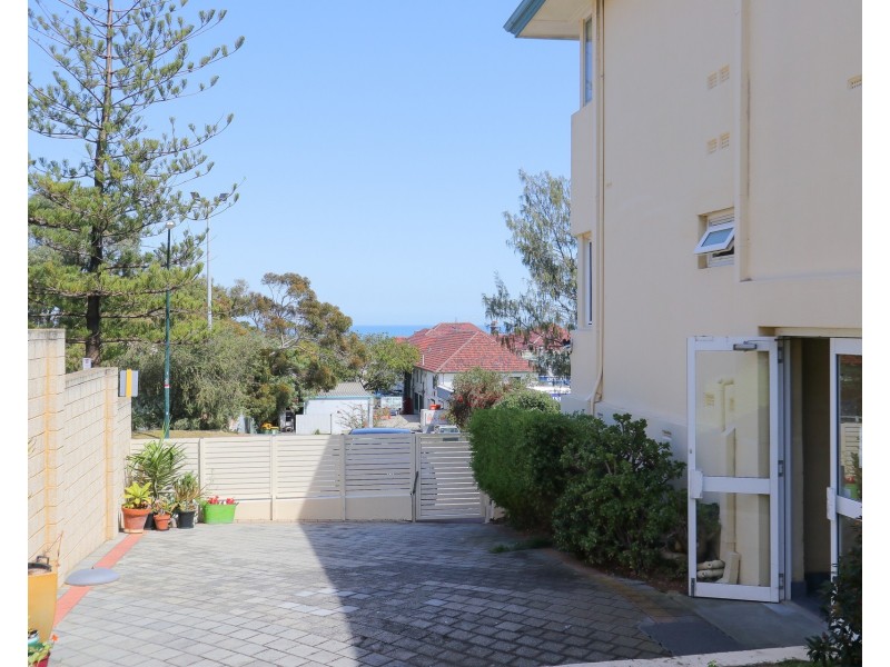 24/15 Eric Street, Cottesloe WA 6011