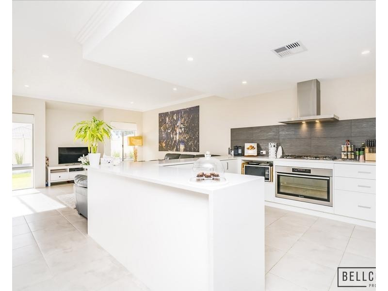 14 Watershed Way, Pearsall WA 6065