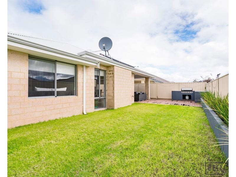 14 Watershed Way, Pearsall WA 6065