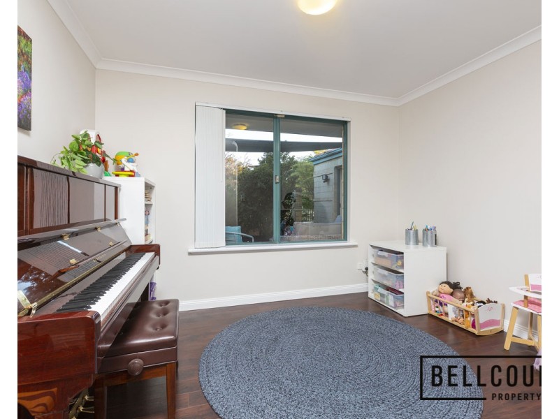 11 Mullingar Close, Waterford WA 6152