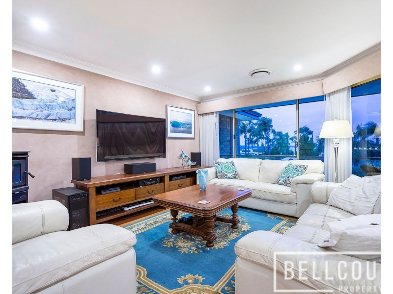 166 River Way, Salter Point WA 6152