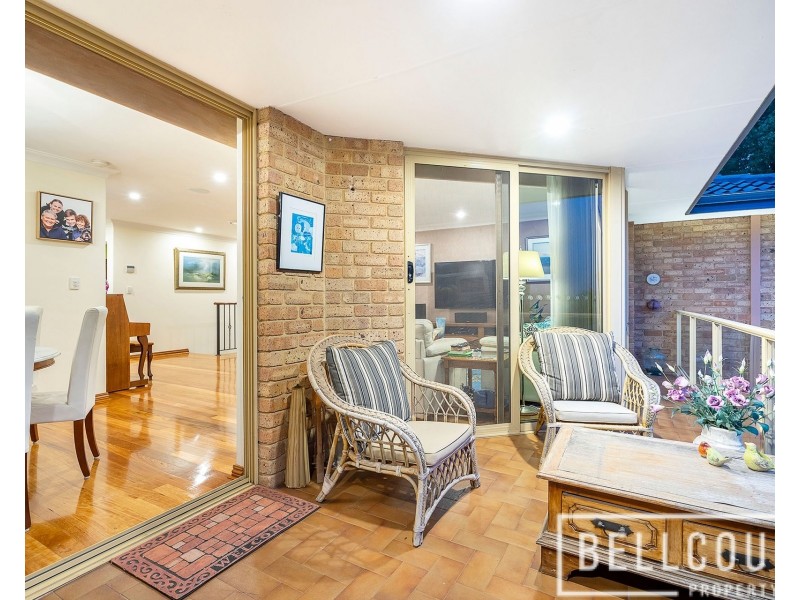 166 River Way, Salter Point WA 6152