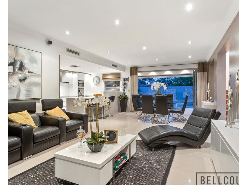 11 Letchworth Centre Avenue, Salter Point WA 6152