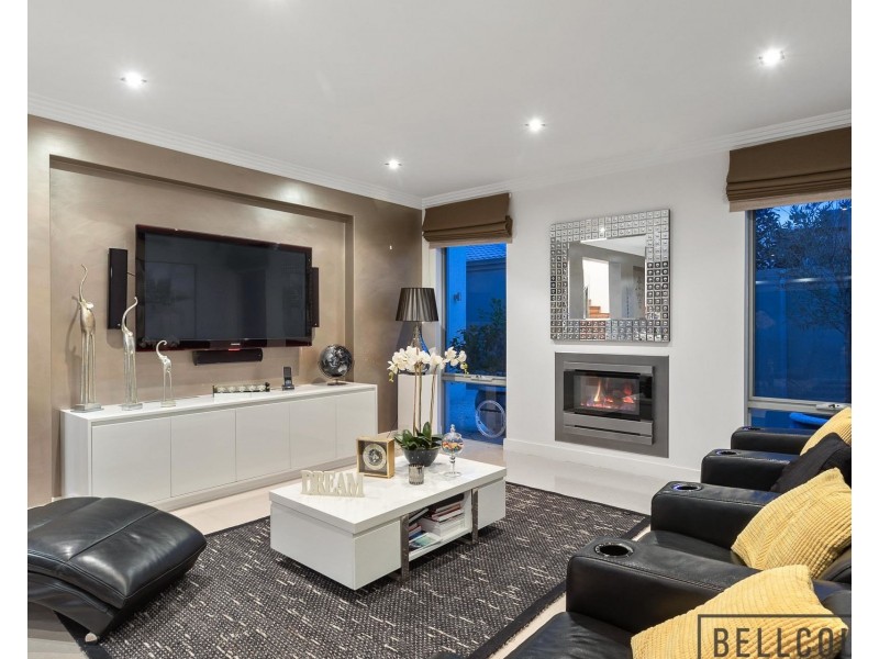 11 Letchworth Centre Avenue, Salter Point WA 6152