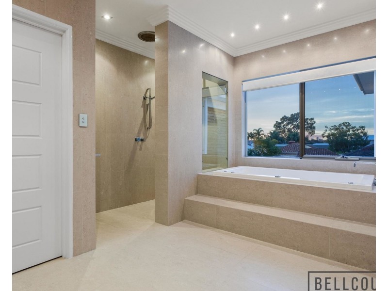 11 Letchworth Centre Avenue, Salter Point WA 6152