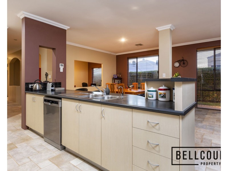 8 Wonil Way, Karawara WA 6152