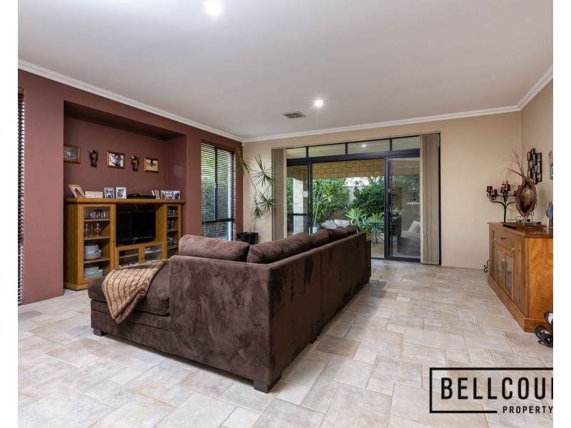 8 Wonil Way, Karawara WA 6152