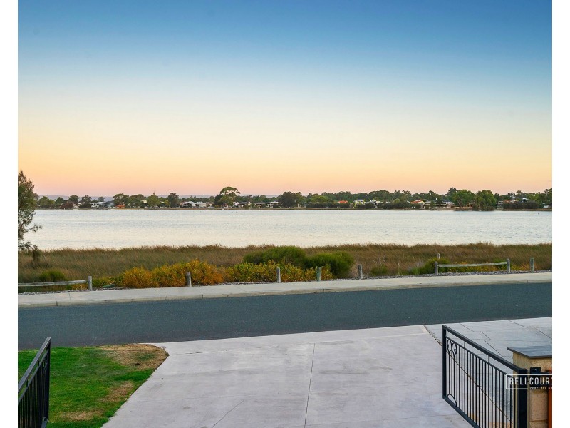 13 Salter Point Parade, Salter Point WA 6152