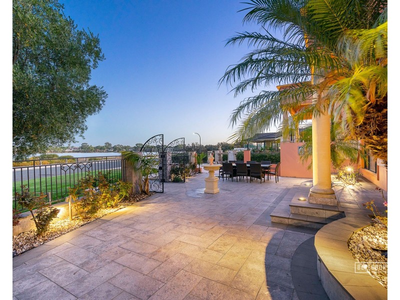 13 Salter Point Parade, Salter Point WA 6152
