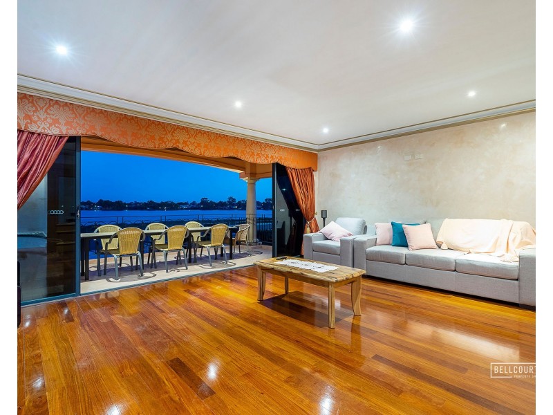 13 Salter Point Parade, Salter Point WA 6152