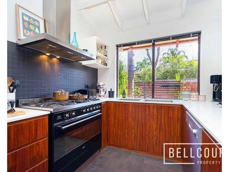 2/68 Mary Street, Como WA 6152