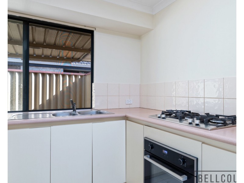 8 Courtland Crescent, Redcliffe WA 6104