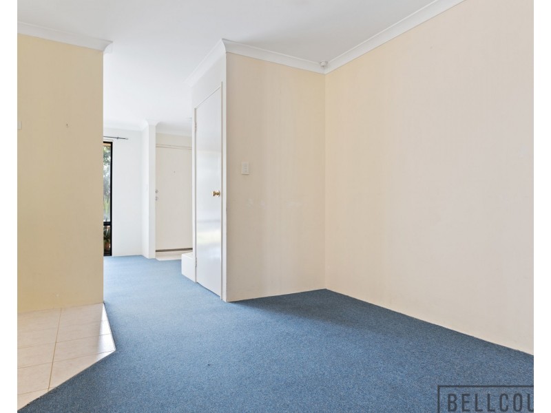 8 Courtland Crescent, Redcliffe WA 6104