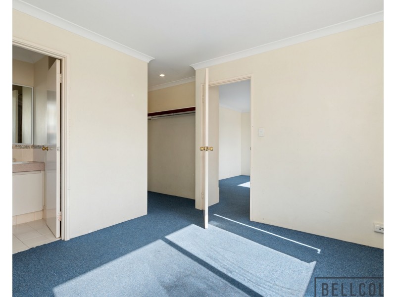 8 Courtland Crescent, Redcliffe WA 6104