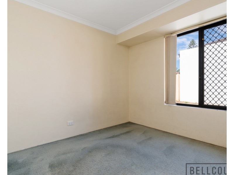 8 Courtland Crescent, Redcliffe WA 6104