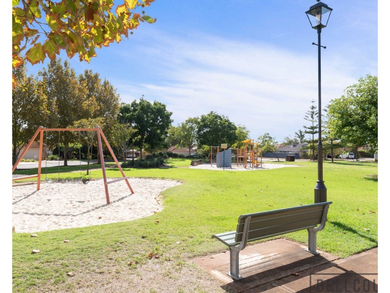 8 Courtland Crescent, Redcliffe WA 6104