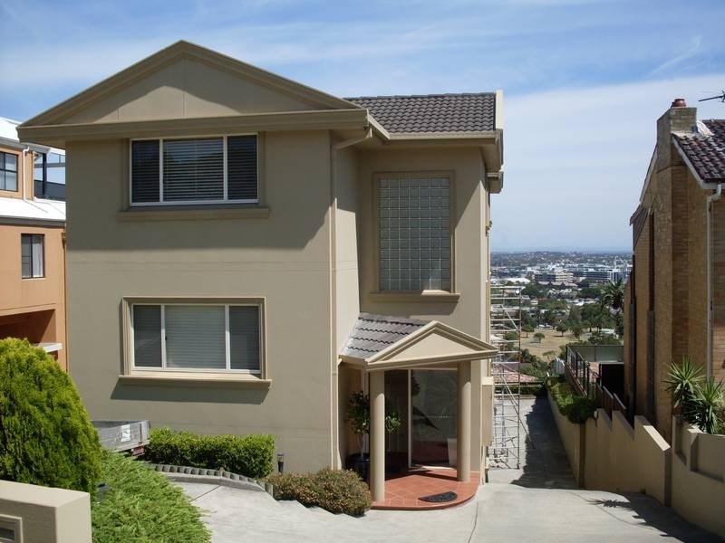 2/30 MEMORIAL DR, The Hill NSW 2300