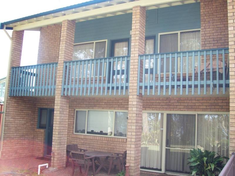 4 KIAH VIEW, Bolton Point NSW 2283