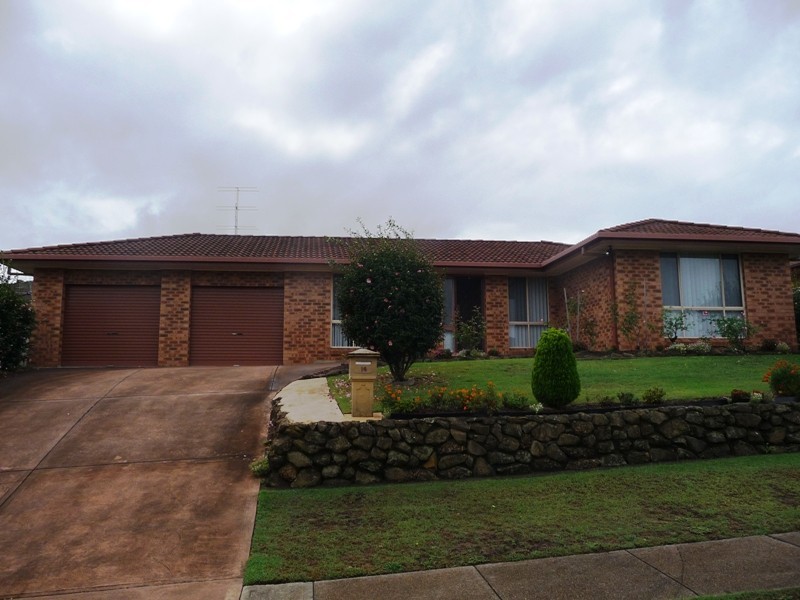 14 Ulverston Way, Lakelands NSW 2282