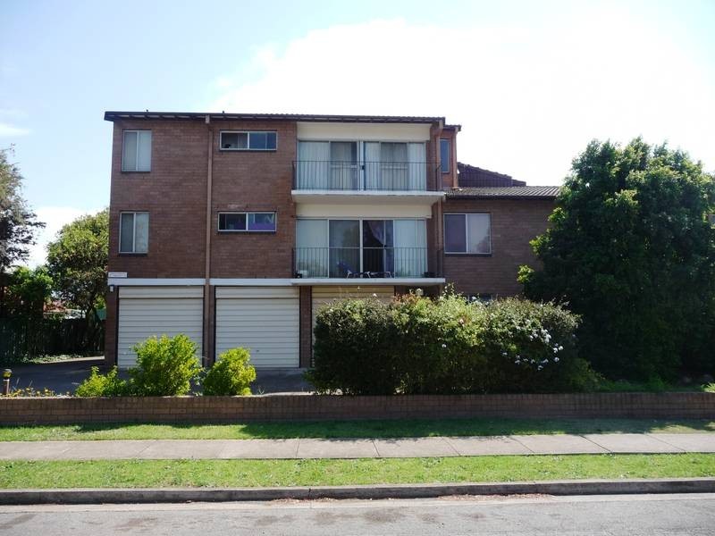 2/10-12 Teramby Road, Hamilton NSW 2303