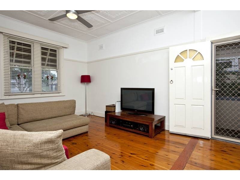 57 BRAYE ST, Mayfield NSW 2304