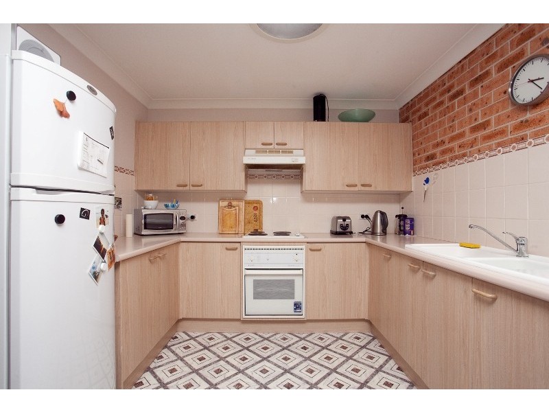 2/9 Excalibur Parade, Valentine NSW 2280