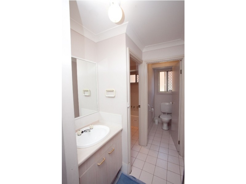 2/9 Excalibur Parade, Valentine NSW 2280