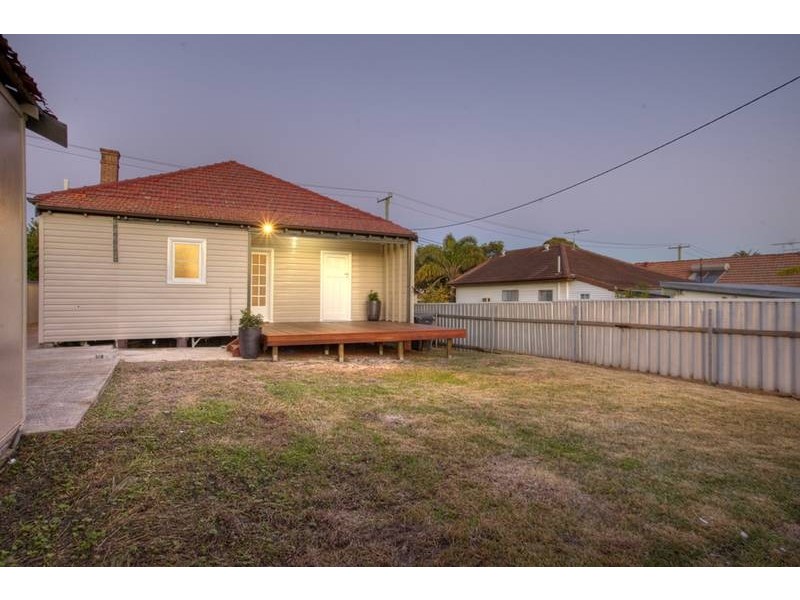 30 Woodstock Street, Mayfield NSW 2304