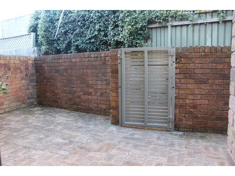 4/6 MEMORIAL DR, The Hill NSW 2300