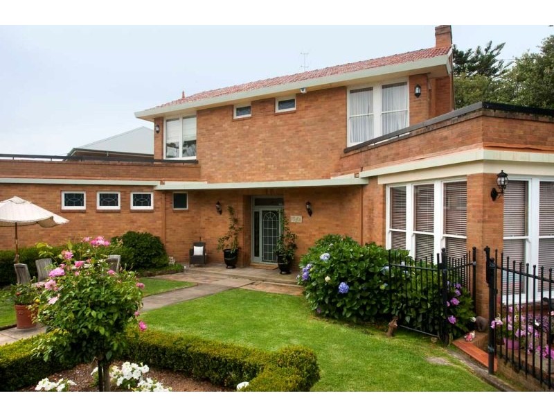 24 Fenton Avenue, Newcastle NSW 2300