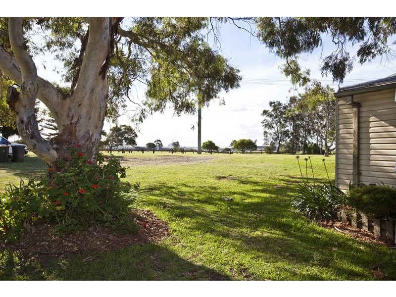 37 Fullerton Street, Stockton NSW 2295