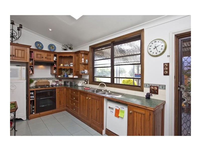 37 Fullerton Street, Stockton NSW 2295