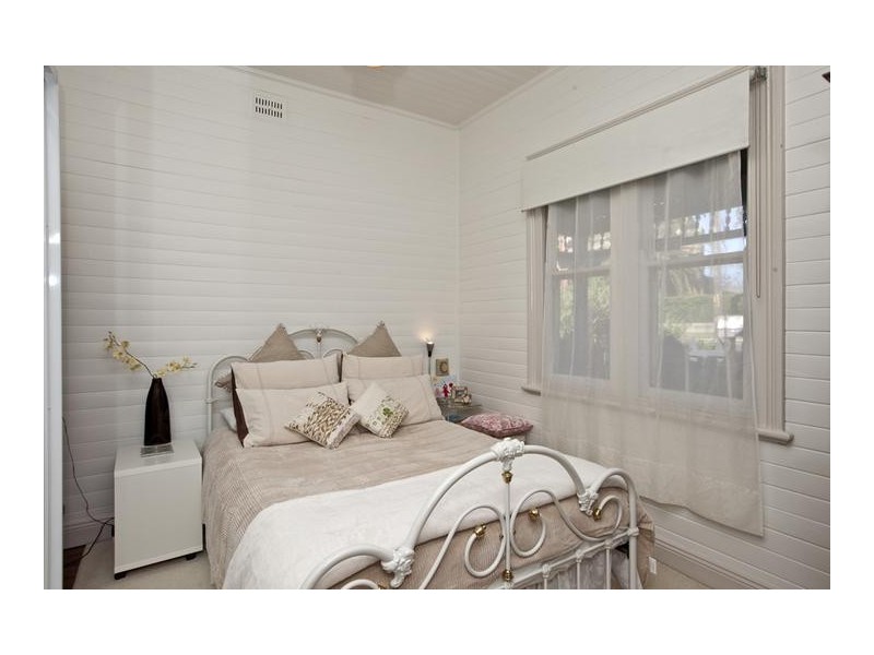 37 Fullerton Street, Stockton NSW 2295