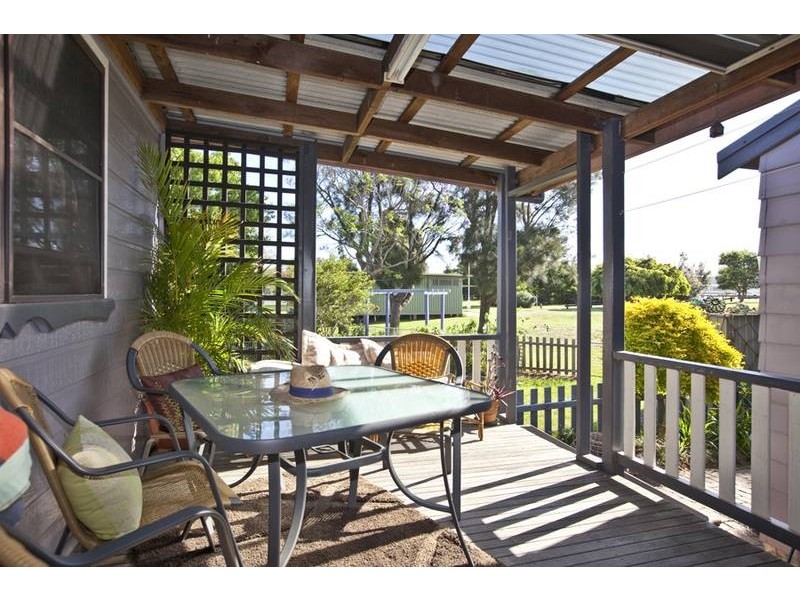 37 Fullerton Street, Stockton NSW 2295