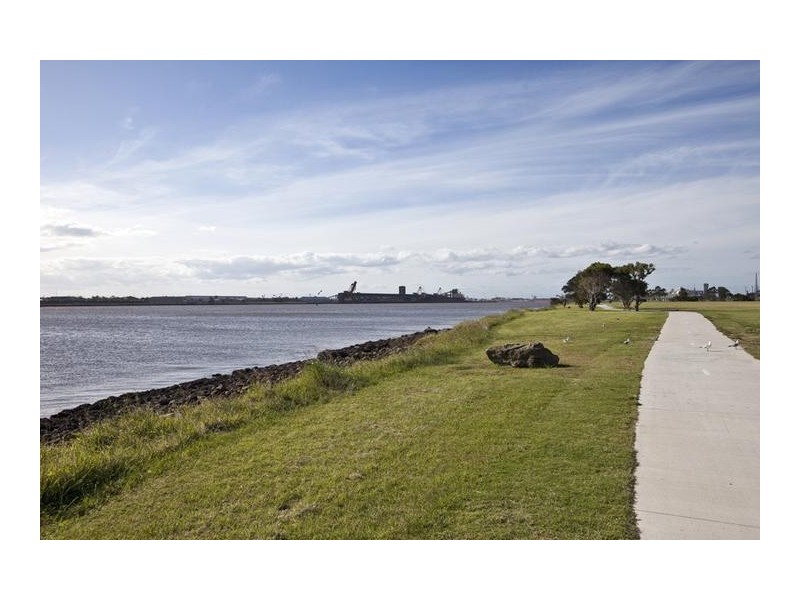 37 Fullerton Street, Stockton NSW 2295