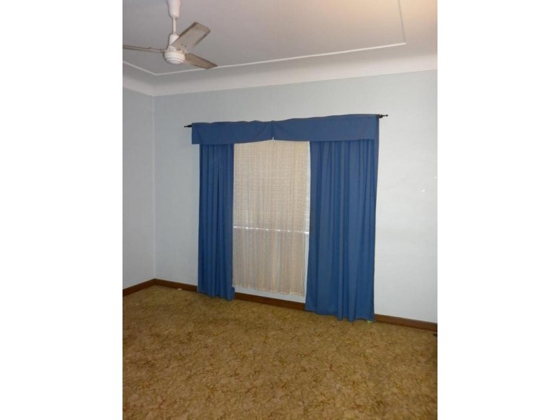 8 QUEEN ST, Waratah West NSW 2298