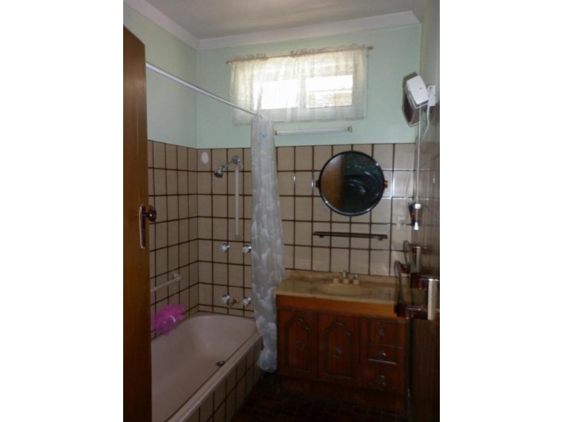 8 QUEEN ST, Waratah West NSW 2298