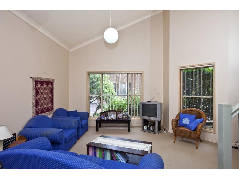 2/13 Floribunda Close, Warabrook NSW 2304