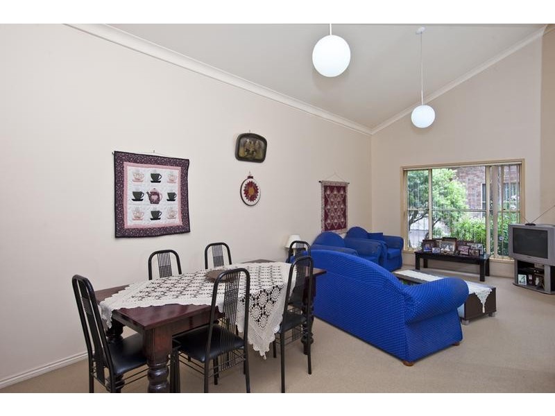 2/13 Floribunda Close, Warabrook NSW 2304