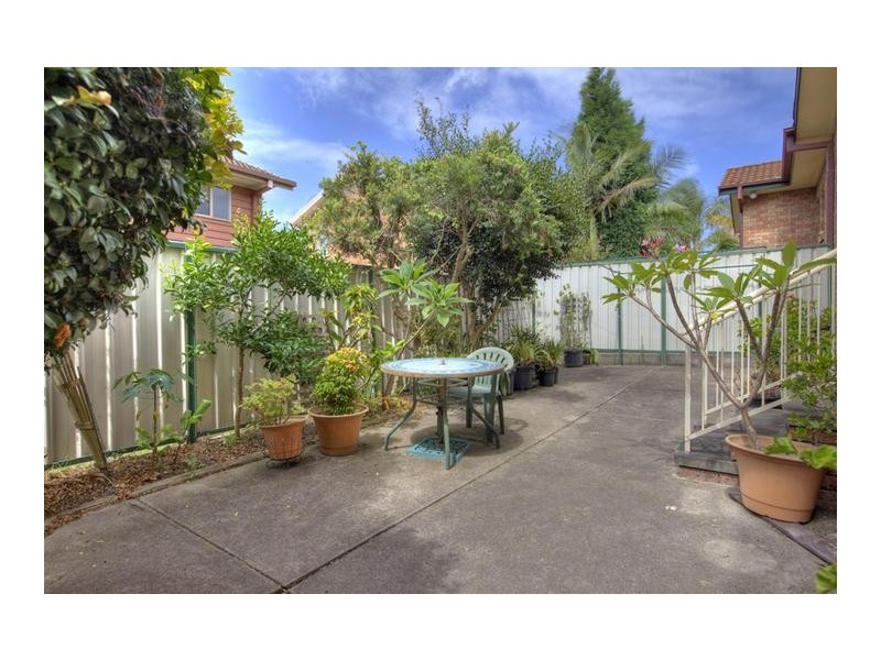 2/13 Floribunda Close, Warabrook NSW 2304