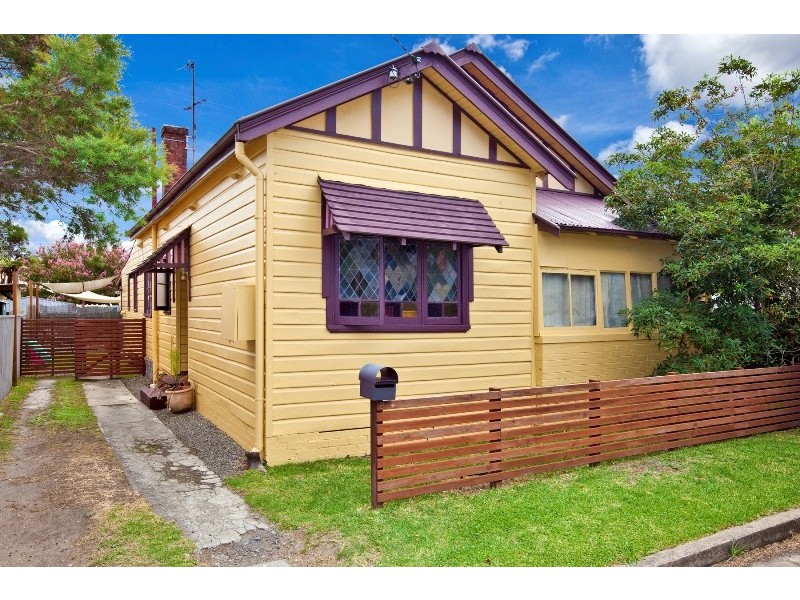 8 Thomas Street, Mayfield NSW 2304