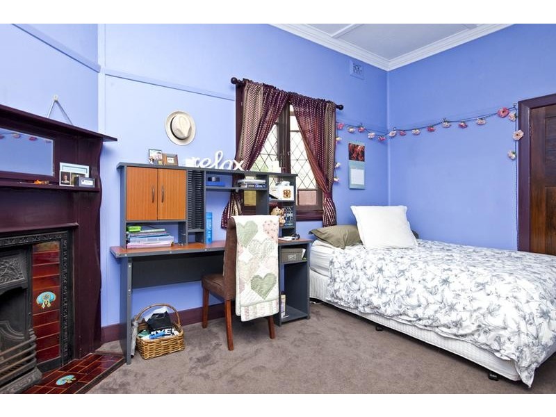 8 Thomas Street, Mayfield NSW 2304
