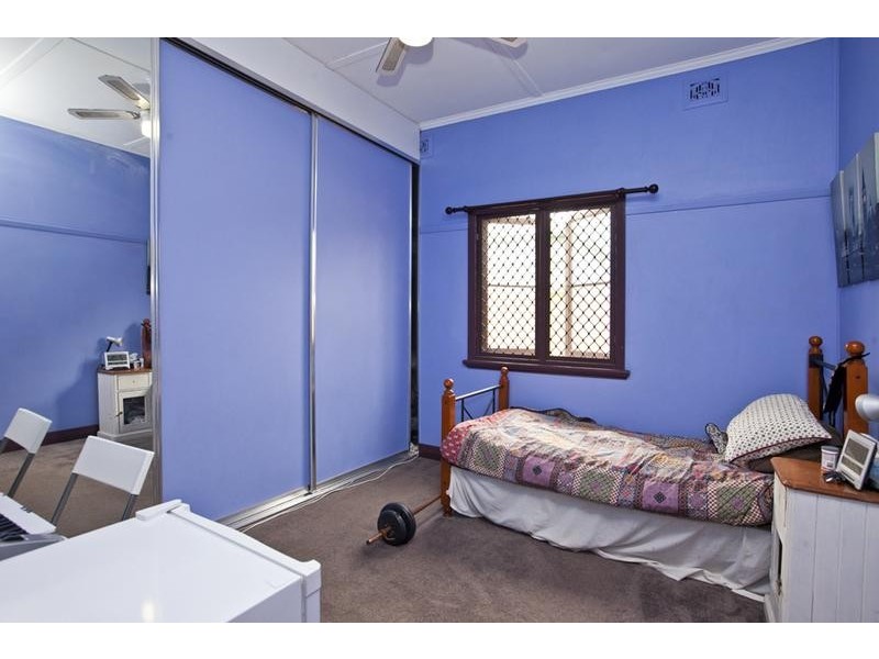 8 Thomas Street, Mayfield NSW 2304