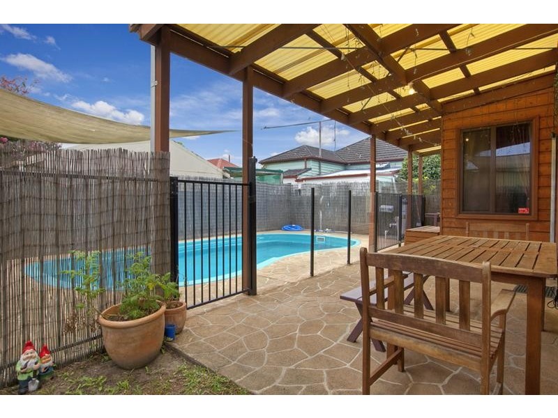 8 Thomas Street, Mayfield NSW 2304