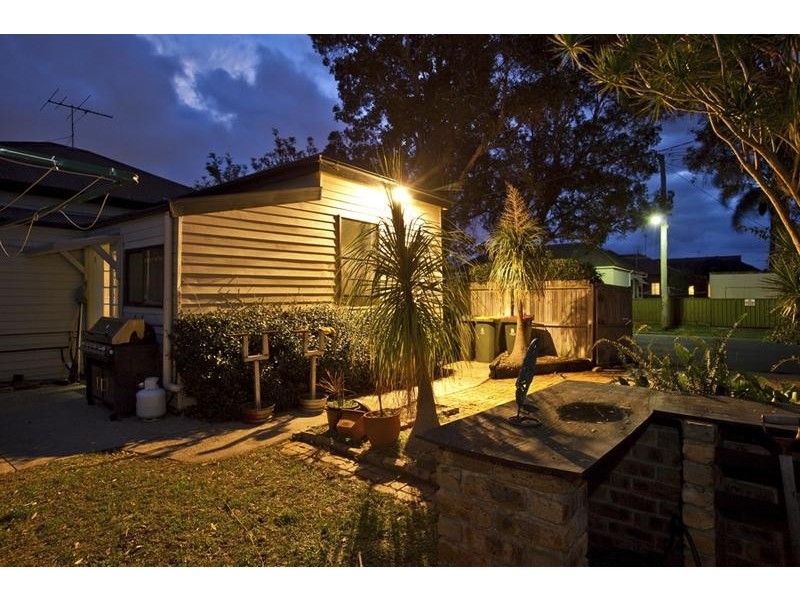 34 Lindsay Street, Hamilton NSW 2303