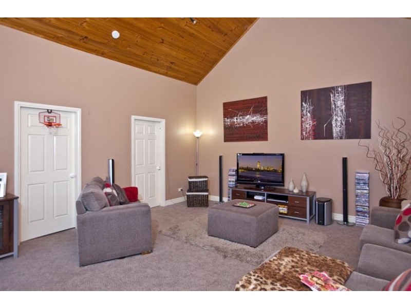 1 & 2/215 Denison Street, Broadmeadow NSW 2292